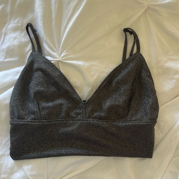 V neck silver shiny crop top - Picture 1 of 3